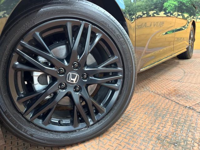 �y18�C���`�A���~�z�C�[���z�O�ςɃ}�b�`�����A���~�z�C�[���𑕒����Ă���܂��B�e��A���~�z�C�[����A�X�^�b�h���X�^�C�����戵�����Ă���܂��B���񂲑��k����������