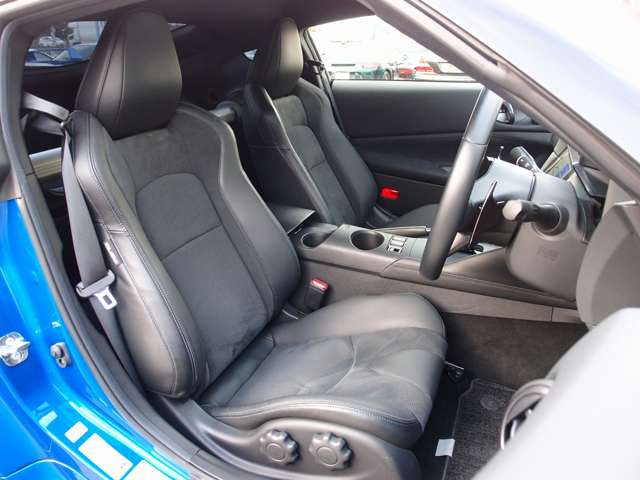 �o�[�W����ST�n�[�t���U�[�V�[�g�́A�d���ɂĒ����\�ȃp���[�V�[�g�ɃV�[�g�q�[�^�[�����B����]�ɉ�����RECARO����BRIDE���Ȃǂ̃X�|�[�c�V�[�g�������ȋ��z�ɂĂ���t���\�ł�