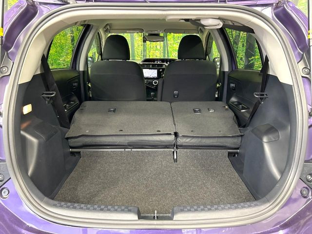 ���i�̂���������ʋ΁A���}���ɏ\���ȉ׎��X�y�[�X���m�ۂ��Ă���܂��B�Z�J���h�V�[�g��|���ƁA�傫�ȉו��̐ύڂ��\�ł���