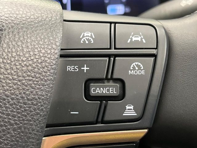 【レーダークルーズコントロール】高速道路での長距離走行が楽に!!自動で速度を保つクルーズコントロールが、衝突軽減システムと連携し、前方の車両を感知して車間を保つように速度調節してくれます!!