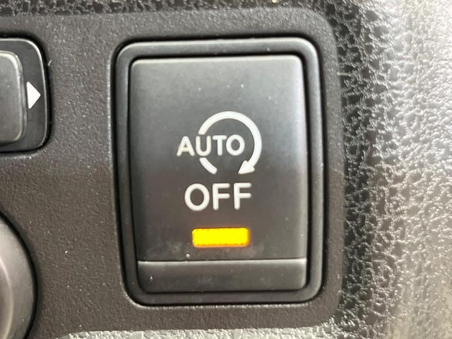 �y�A�C�h�����O�X�g�b�v�z�ԐM����a�؂Œ�Ԃ����ۂɃG���W�����~���A���ʂȔR���̏����}���܂��B�R��������ی�ɂȂ���@�\��G���W���̓u���[�L�𗣂��΍Ďn�����܂��B