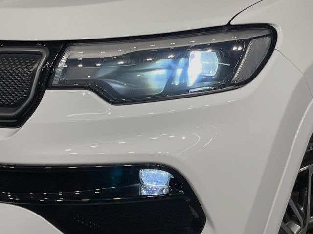 ��LED�w�b�h���C�g:��ԑ��s�����ǍD�Ȏ��E���m�ۂ����S���ĉ^�]�ł��鍂�P�xLED�w�b�h���C�g�𑕔�!�_�����x�������A����d�͂��}�����Ă��܂��B