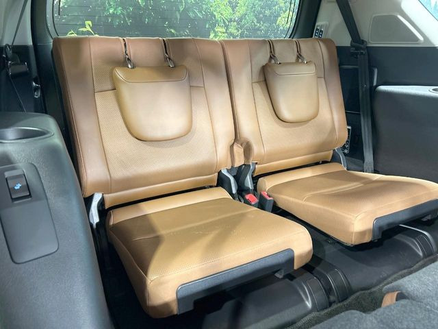 3列目シートはもちろん状態良好☆大人でもゆったりと座って頂けますので、大人数でのお出かけもラクラクです♪ご家族で、気の知れた仲間で、ドライブに行くのが楽しみですね♪