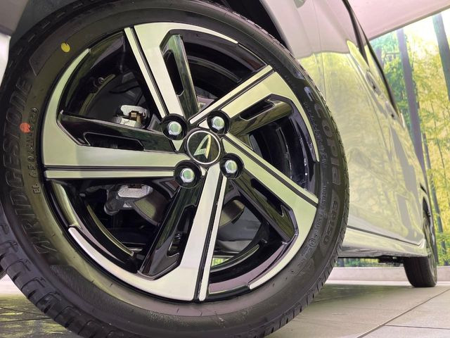 �y����15�C���`�A���~�z�C�[���z�O�ςɃ}�b�`���������A���~�z�C�[���𑕒����Ă���܂��B�e��ЊO�A���~�z�C�[����A�X�^�b�h���X�^�C�����戵�����Ă���܂��B���񂲑��k����������