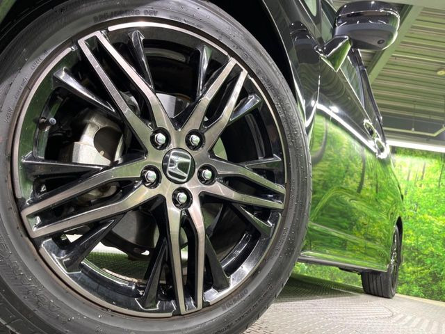 �y����18�C���`�A���~�z�C�[���z�O�ςɃ}�b�`���������A���~�z�C�[���𑕒����Ă���܂��B�e��ЊO�A���~�z�C�[����A�X�^�b�h���X�^�C�����戵�����Ă���܂��B���񂲑��k����������