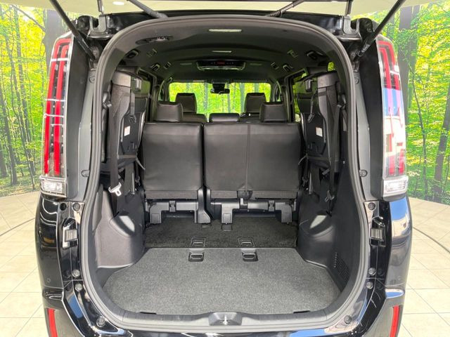 積み下ろしのしやすいデッキにはたっぷりと荷物を積み込んでいただけます。遊びから仕事まで、様々なシーンで頼れます♪