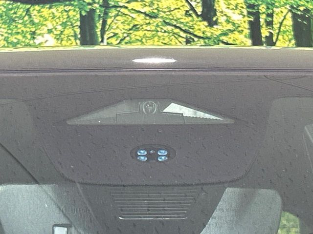 �y�z���_�Z���V���O�z���s���ɑO���̎ԗ�����F�����A�Փ˂������Ȏ��͌x��ƃu���[�L�ŏՓˉ���Ɣ�Q�y�����A�V�X�g�B�����S�Ƀh���C�u�����y���݂��������܂��B