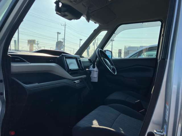 ���ЍH�ꊮ���ł��̂ŎԌ��A�_���A�C���A���Ȃǂ��ׂĂ��C�����������B�^�C���A�I�[�f�B�I�Ȃǂ̔̔��������Ē����Ă���܂��B����A�����k���������B