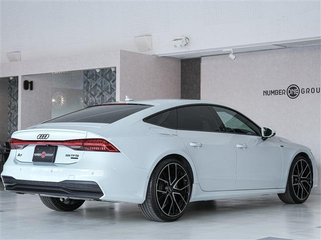 �J�X�^��:�A�E�f�B�����O�u���b�N�A�E�g