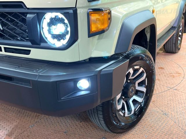 �yLED�w�b�h���C�g�z���V����ԑ��s�����ǍD�Ȏ��E���m�ۂ����S���ĉ^�]�ł��鍂�P�xLED�w�b�h���C�g�𑕔�!�_�����x�������A����d�͂��}�����Ă��܂��B