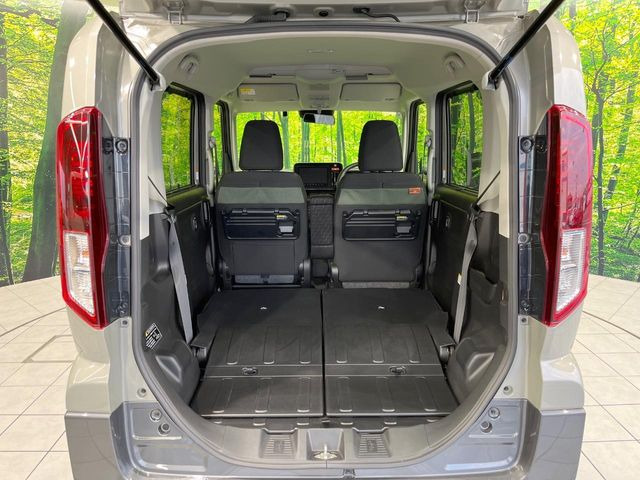 ���i�̂���������ʋ΁A���}���ɏ\���ȉ׎��X�y�[�X���m�ۂ��Ă���܂��B�Z�J���h�V�[�g��|���ƁA�傫�ȉו��̐ύڂ��\�ł���