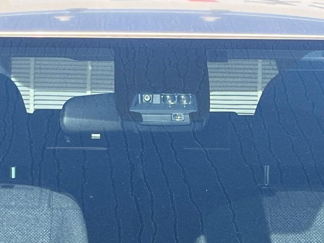 �y�g���^�Z�[�t�e�B�Z���X�z���s���ɑO���̎ԗ�����F�����A�Փ˂������Ȏ��͌x��ƃu���[�L�ŏՓˉ���Ɣ�Q�y�����A�V�X�g�B�����S�Ƀh���C�u�����y���݂��������܂��B