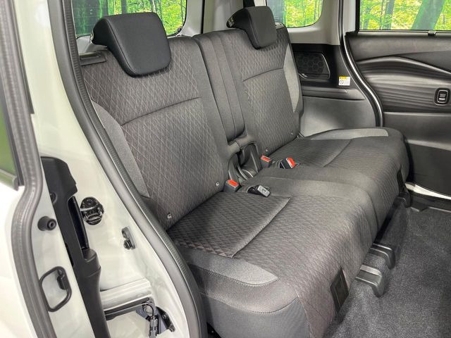 ���i���ȃI���W�i���t���A�}�b�g���I�v�V�����ɂĂ��p�ӂ��Ă���܂��B���D���ȃf�U�C����J���[�����Ԃɍ��킹�đI��ł����������Ƃ��ł��܂���