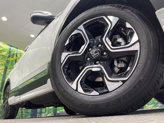 �y����18�C���`�A���~�z�C�[���z�O�ςɃ}�b�`���������A���~�z�C�[���𑕒����Ă���܂��B�e��ЊO�A���~�z�C�[����A�X�^�b�h���X�^�C�����戵�����Ă���܂��B���񂲑��k����������