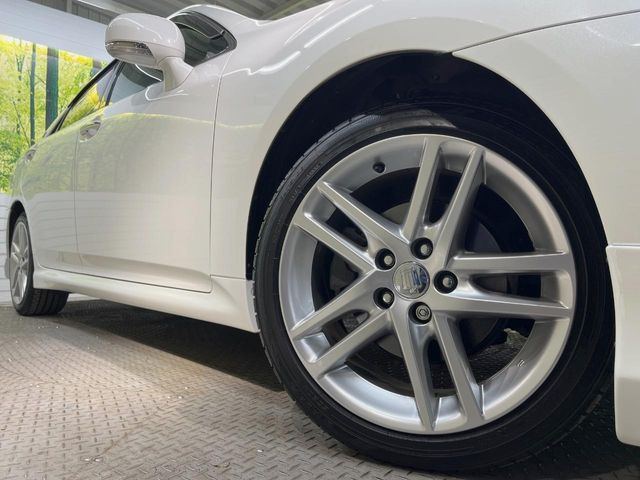 �y����18�C���`�A���~�z�C�[���z�O�ςɃ}�b�`���������A���~�z�C�[���𑕒����Ă���܂��B�e��ЊO�A���~�z�C�[����A�X�^�b�h���X�^�C�����戵�����Ă���܂��B���񂲑��k����������