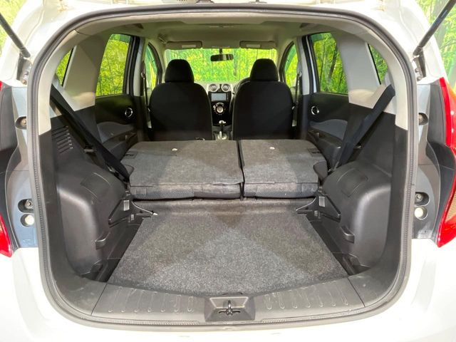 ���i�̂���������ʋ΁A���}���ɏ\���ȉ׎��X�y�[�X���m�ۂ��Ă���܂��B�Z�J���h�V�[�g��|���ƁA�傫�ȉו��̐ύڂ��\�ł���