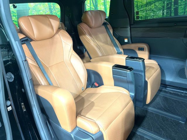 後部座席も気になるようなキズ・汚れやへたり等、大きなダメージはなく、良好な状態です。