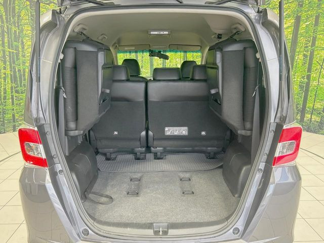 ���i�̂���������ʋ΁A���}���ɏ\���ȉ׎��X�y�[�X���m�ۂ��Ă���܂��B�Z�J���h�V�[�g��|���ƁA�傫�ȉו��̐ύڂ��\�ł���