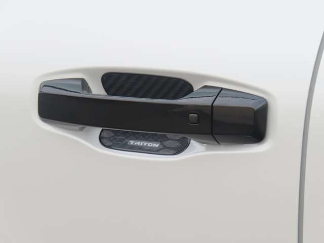 トライトン2.4 GSR ディーゼル 4WD