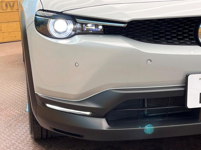 �yLED�w�b�h���C�g�z���V����ԑ��s�����ǍD�Ȏ��E���m�ۂ����S���ĉ^�]�ł��鍂�P�xLED�w�b�h���C�g�𑕔�!�_�����x�������A����d�͂��}�����Ă��܂��B