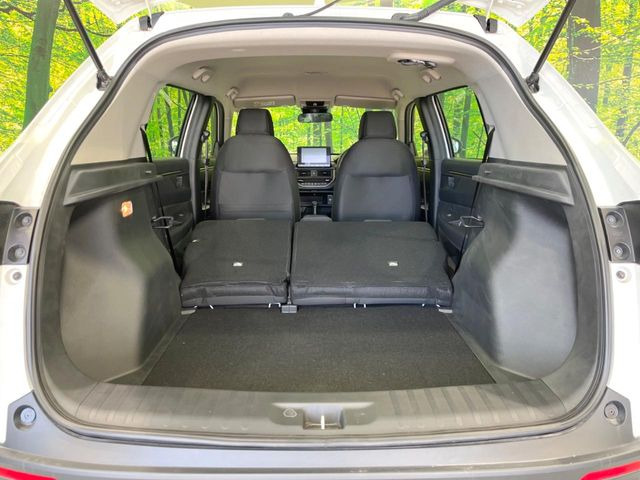 ���i�̂���������ʋ΁A���}���ɏ\���ȉ׎��X�y�[�X���m�ۂ��Ă���܂��B�Z�J���h�V�[�g��|���ƁA�傫�ȉו��̐ύڂ��\�ł���