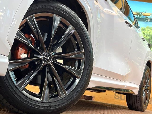 【純正20インチアルミホイール】外観にマッチした純正アルミホイールを装着しております。各種社外アルミホイールや、スタッドレスタイヤも取扱いしております。是非ご相談ください♪