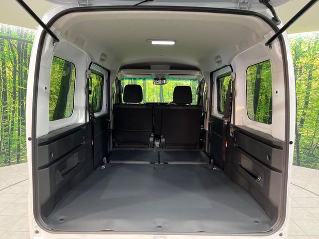 ���i�̂���������ʋ΁A���}���ɏ\���ȉ׎��X�y�[�X���m�ۂ��Ă���܂��B�Z�J���h�V�[�g��|���ƁA�傫�ȉו��̐ύڂ��\�ł���