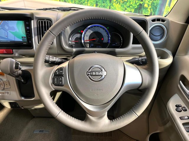 �y�����v�����X�e�A�����O�z�㎿�Ȋv���g�p���邱�ƂŁA��ɂ����������݂ƂĂ��^�]���₷���n���h���ł���