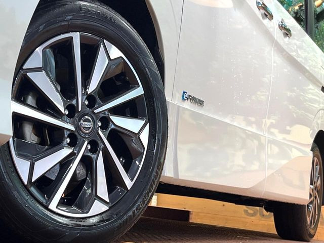 �y����16�C���`�A���~�z�C�[���z�O�ςɃ}�b�`���������A���~�z�C�[���𑕒����Ă���܂��B�e��ЊO�A���~�z�C�[����A�X�^�b�h���X�^�C�����戵�����Ă���܂��B���񂲑��k����������