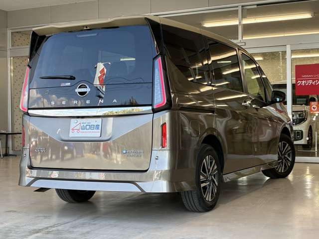 セレナ1.4 e-4ORCE ハイウェイスターV 4WD