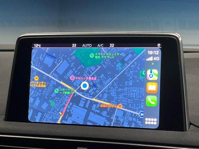 ��Apple Carplay�Ή��w��������iPhone���f�B�X�v���C�ƘA�g���A�i�r�Q�[�V�����Ȃǂ̓���̃A�v�����g�p�\�ƂȂ�܂��B�x