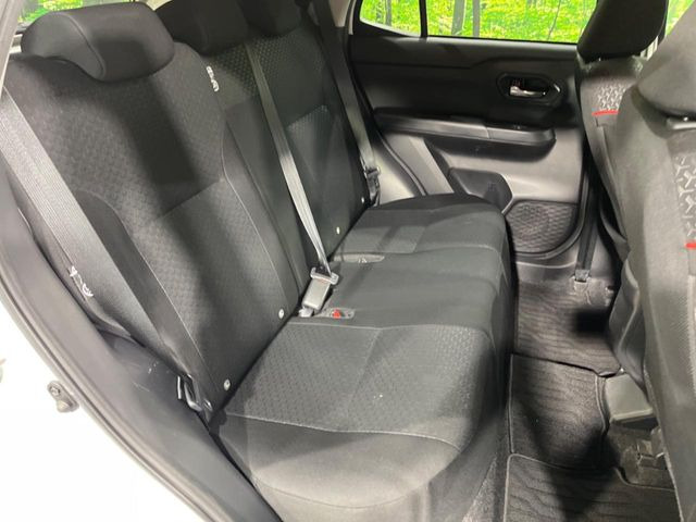 後部座席も気になるようなキズ・汚れやへたり等、大きなダメージはなく、良好な状態です。