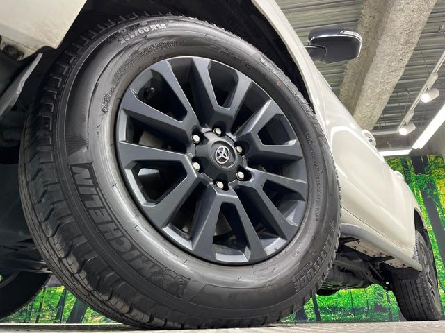 �y����18�C���`�A���~�z�C�[���z�O�ςɃ}�b�`���������A���~�z�C�[���𑕒����Ă���܂��B�e��ЊO�A���~�z�C�[����A�X�^�b�h���X�^�C�����戵�����Ă���܂��B���񂲑��k����������