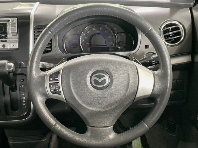 �y�����v�����X�e�A�����O�z�㎿�Ȋv���g�p���邱�ƂŁA��ɂ����������݂ƂĂ��^�]���₷���n���h���ł���