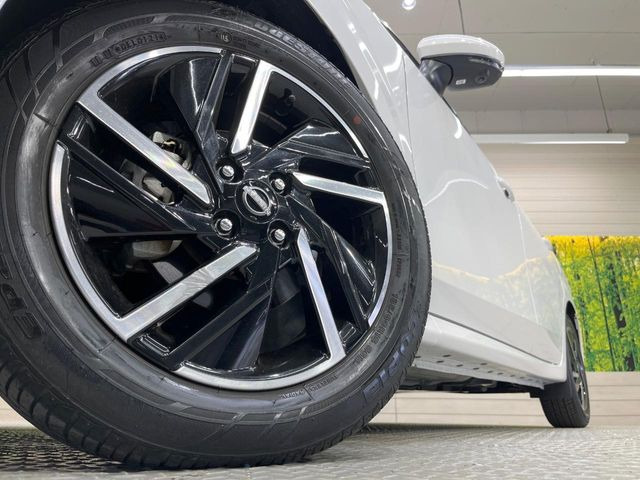 �y�����A���~�z�C�[���z�O�ςɃ}�b�`���������A���~�z�C�[���𑕒����Ă���܂��B�e��ЊO�A���~�z�C�[����A�X�^�b�h���X�^�C�����戵�����Ă���܂��B���񂲑��k����������