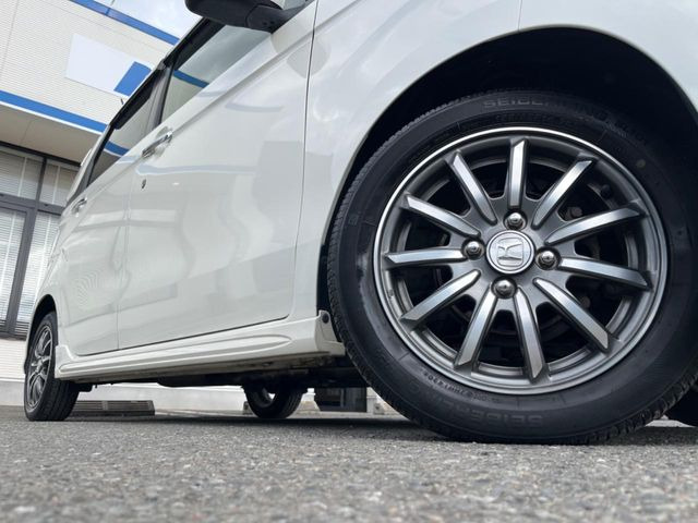 �y����14�C���`�A���~�z�C�[���z�O�ςɃ}�b�`���������A���~�z�C�[���𑕒����Ă���܂��B�e��ЊO�A���~�z�C�[����A�X�^�b�h���X�^�C�����戵�����Ă���܂��B���񂲑��k����������