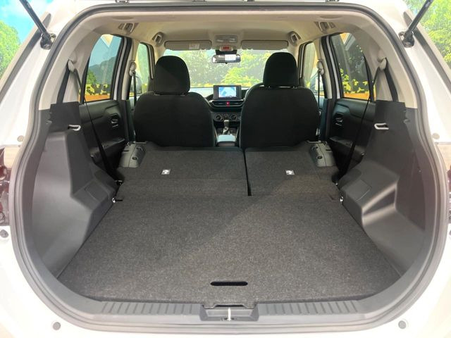 普段のお買い物や通勤、送迎等に十分な荷室スペースを確保しております。セカンドシートを倒すと、大きな荷物の積載も可能です♪