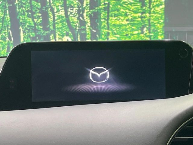 �y8�C���`�}�c�_�R�l�N�g�z�ԓ��̕��͋C�Ƀ}�b�`������^�̃f�B�X�v���C�B�X�}�z�ڑ��ł̃i�r�g�p��Bluetooth�Đ����A�l�X�ȋ@�\���y���߂܂��B�����I�ȃ_�C�������삪�\�ŁA�g��������ǍD�ł��B