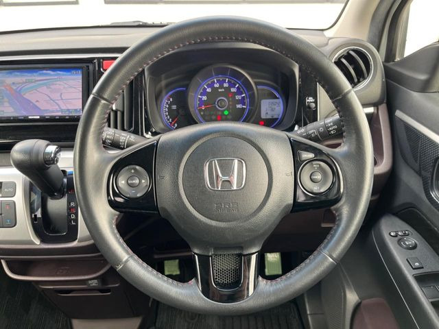 �y�����v�����X�e�A�����O�z�㎿�Ȋv���g�p���邱�ƂŁA��ɂ����������݂ƂĂ��^�]���₷���n���h���ł���