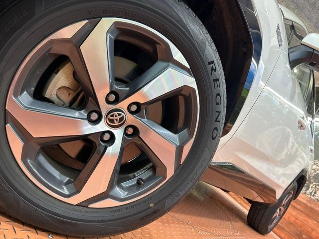 �y����18�C���`�A���~�z�C�[���z�O�ςɃ}�b�`���������A���~�z�C�[���𑕒����Ă���܂��B�e��ЊO�A���~�z�C�[����A�X�^�b�h���X�^�C�����戵�����Ă���܂��B���񂲑��k����������