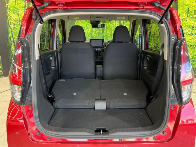 ���i�̂���������ʋ΁A���}���ɏ\���ȉ׎��X�y�[�X���m�ۂ��Ă���܂��B�Z�J���h�V�[�g��|���ƁA�傫�ȉו��̐ύڂ��\�ł���