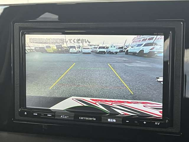 後方モニター表示でバック時の障害物もしっかり見えます!