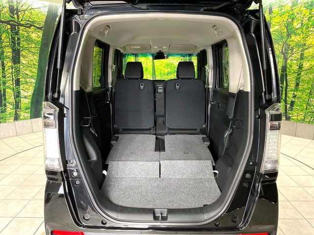 ���i�̂���������ʋ΁A���}���ɏ\���ȉ׎��X�y�[�X���m�ۂ��Ă���܂��B�Z�J���h�V�[�g��|���ƁA�傫�ȉו��̐ύڂ��\�ł���