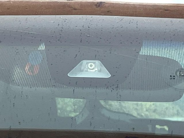 �y�z���_�Z���V���O�z���s���ɑO���̎ԗ�����F�����A�Փ˂������Ȏ��͌x��ƃu���[�L�ŏՓˉ���Ɣ�Q�y�����A�V�X�g�B�����S�Ƀh���C�u�����y���݂��������܂��B