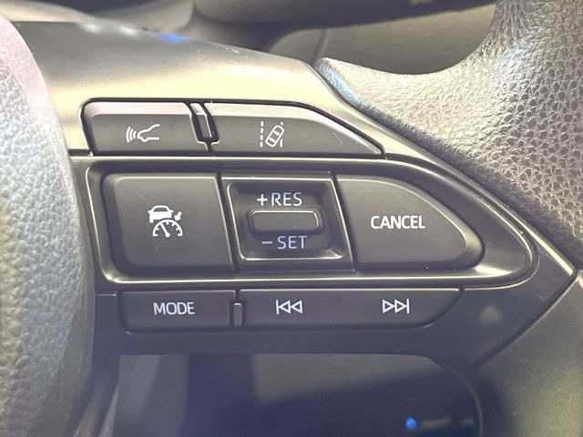 【レーダークルーズコントロール】高速道路での長距離走行が楽に!!自動で速度を保つクルーズコントロールが、衝突軽減システムと連携し、前方の車両を感知して車間を保つように速度調節してくれます!!