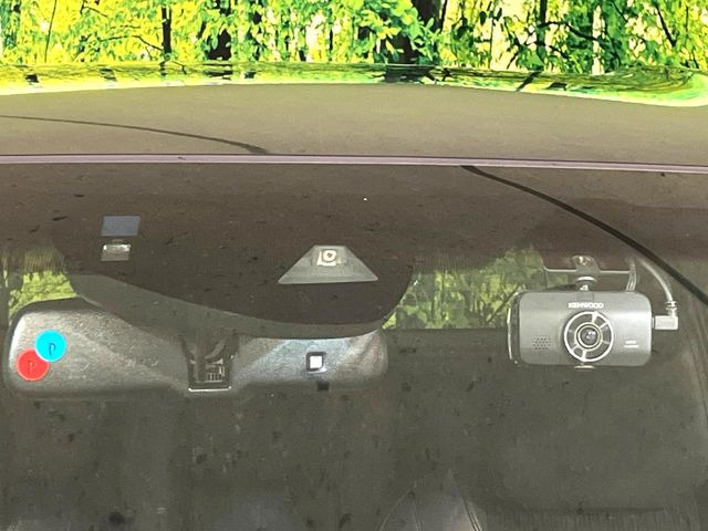 �y�z���_�Z���V���O�z���s���ɑO���̎ԗ�����F�����A�Փ˂������Ȏ��͌x��ƃu���[�L�ŏՓˉ���Ɣ�Q�y�����A�V�X�g�B�����S�Ƀh���C�u�����y���݂��������܂��B