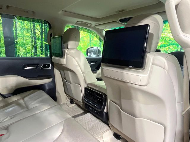 �y�����G���^�[�e�C�������g�V�X�e���z��Ȃɂ�����̕����喞���́A�l�C���[�J�[�I�v�V�����𑕔��B��p�̉����V�X�e���ƁA���ʂ̃��j�^�[�ňړ�����DVD�������y���݂��������܂��B