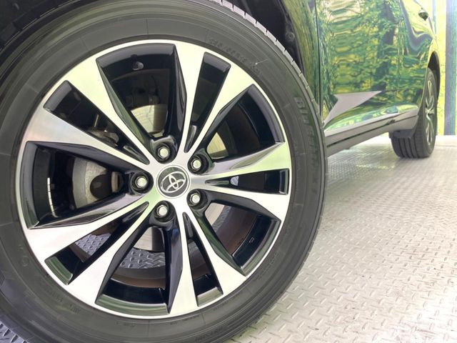 �y����18�C���`�A���~�z�C�[���z�O�ςɃ}�b�`���������A���~�z�C�[���𑕒����Ă���܂��B�e��ЊO�A���~�z�C�[����A�X�^�b�h���X�^�C�����戵�����Ă���܂��B���񂲑��k����������