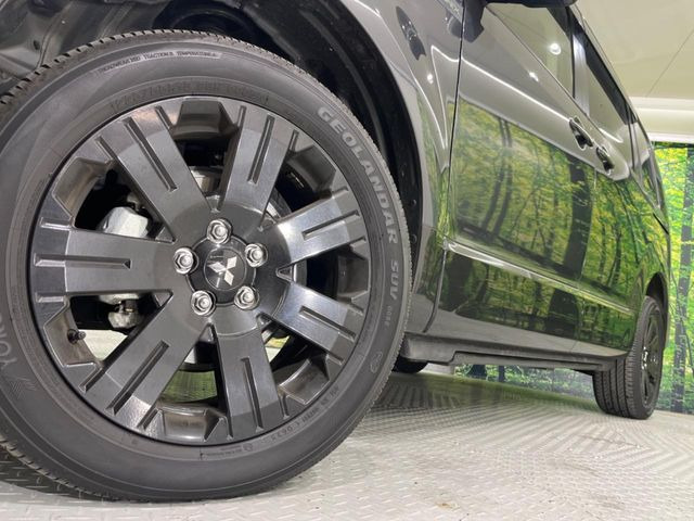 【純正18インチアルミホイール】外観にマッチした純正アルミホイールを装着しております。各種社外アルミホイールや、スタッドレスタイヤも取扱いしております。是非ご相談ください♪
