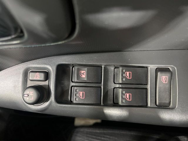 �y�d���i�[�~���[�z�T�C�h�~���[�͓d���i�[���ƂȂ��Ă���A�������ԏ�ł��L�Y�������X�N��}�����܂��B